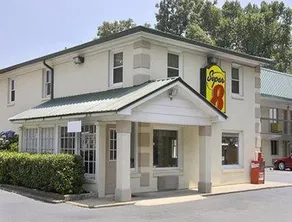 Super 8 By Wyndham Charlotte Downtown Area - Image 3
