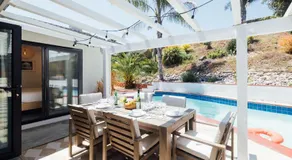 Palm Grove Luxe King, Wet Room & Chefs Kitchen - Image 3