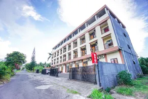 OYO 1693 Edward Residence Malalayang - Image 3