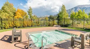 Condo de luxe accueillant les animaux avec vue sur l'étang et la montagne! - Image 3