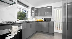 Marcot House Modern 5 bedroom house Solihull 10 mins drive from bhx & nec private off road parking - Image 3