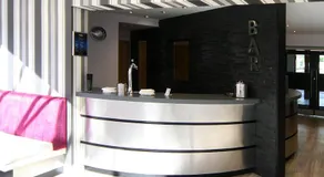 Damon’s Hotel - Image 5