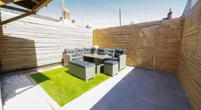 Bay City Studio Apartments - Image 4