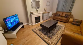 Spacious 3 Bedroom House, 6 beds in Spondon, Derby with Parking - Image 2