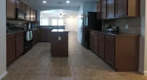 Spacious home with WiFi/AC - Image 3