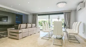 Luar Preciosa Villa En Malaga - Image 2