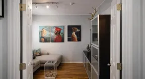 Next to Manhattan 2 Bedrooms Apartment - Subway 20 steps, Manhattan 1 Stop - Image 2