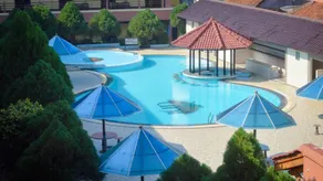 Uni Beach Hotel - Image 2