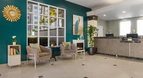 Peacock Suites - Image 4