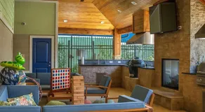 FIFA Stylish Getaway near TheHeights w/ Pool + BBQ - Image 5