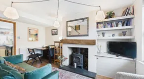 2-Bed Cheltenham Town Centre Kings Row - Free Permit Parking - Image 2