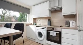 1BR Shawlands Walk To Queens Park with Parking - Image 3