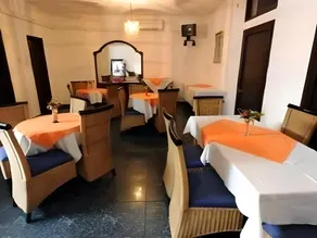 Hotel Ritz Capital - Image 3