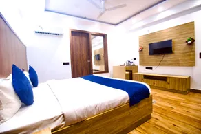 Golden Leaf Inn - Noida - Image 2