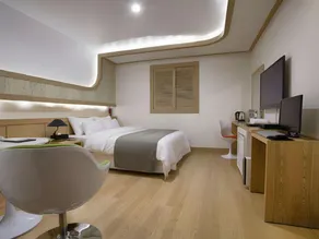 LEX Tourist Hotel - Image 2