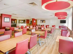 Travelodge Edinburgh Central - Image 4