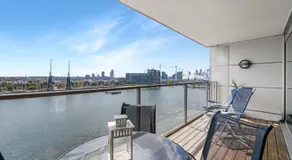 Spacious Excel London Apartment with Balcony, River View and Parking Sleeps 8 - Image 4