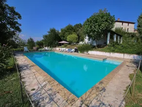 Attractive apartment in old farmhouse on the estate with pool - Image 4