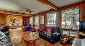 Lovely waterfront private cottage with hot tub in Kawartha Lakes - Image 3