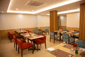 Hotel Naveen Lakeside - Image 2