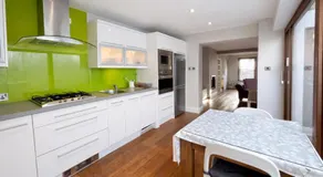 Contemporary 2BDR City Retreat - Image 3