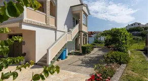 1 Bedroom Lovely Apartment In Supetarska Draga - Image 2