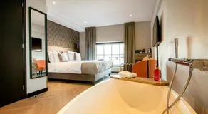 Harbour Suites Boutique Hotel - Image 2