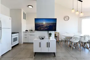 Gluck House - Image 3