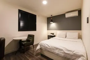 Guui Gold Motel - Image 2