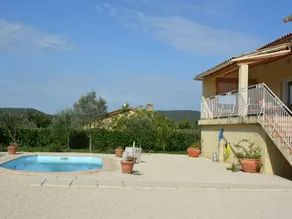 Villa tranquilla con vista sulla piscina - Image 4