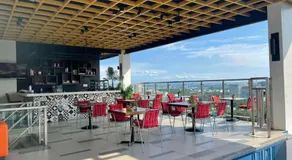Modern 1BR Executive Suite l Best City View of BGC l The Residences BCCT - Image 3