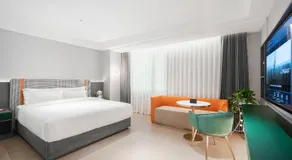 R Royalss Hotel, Chengdu Chunxi Road Taikooli Tianfu - Image 2