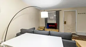 Ground-Floor Forest Park Studio with Parking & Washer Dryer - Image 5