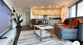 Executive 2 Bed 2 Bath Central Woking Flat with Free Parking - Image 2