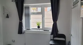 Private Room & En-Suite Bathroom - Long Term Stays & Contractors Welcomed - Image 3