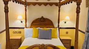 Crown & Cushion Hotel - Image 2