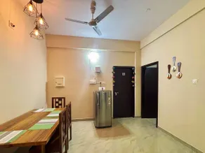 Saraa Homes Fully Furnished 2BHK Apartment - Image 4