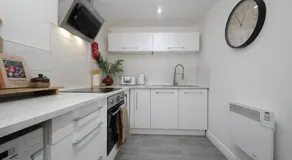 Norfolk House - Steps from Quays, Parks & Docks - Image 3