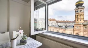 Synagogue View Apartment - Image 3