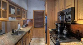 Bear Claw 615 - Ski-in Ski-out Condo! - Image 4