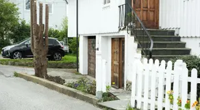 Sentrumsnær kjellerleilighet, nær sykehus og høgskole, parkering - Image 5