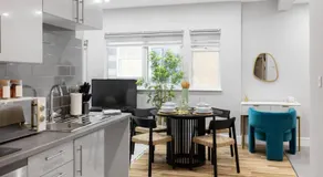 Luxe and Modern Studio- Sleeps Three - Image 4