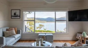 Woodland Bay Retreat-Hot tub,Sauna and Bayview Retreat - Image 2