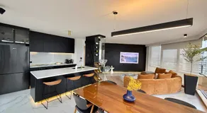 Brisbane City Luxury 2BR - Skyline Views - Free Parking - Image 3