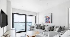 Luxury stay near O2 and canary wharf - Image 2
