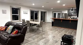 Peaceful Lake House - Image 4