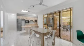 Pet-Friendly Retro Beach House - Walk to Dog Beach - Sleeps 8 - Image 4