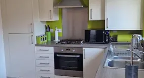 Well Furnished 3 Bedroom House in a cosy estate in Bolton - Image 3