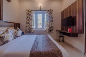OYO Hotel Golden Palms Near Versova Beach - Image 5
