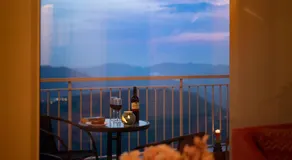 Hostie AJ's Retreat - Sunset Balcony 3BR home with Panoramic Valley Views - Image 2